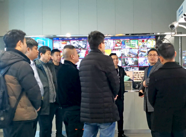 省外安防同行來成都萬全電子考察AI智能視頻監(jiān)控系統(tǒng) 省外安防同行來成都萬全電子考察AI智能視頻監(jiān)控系統(tǒng)